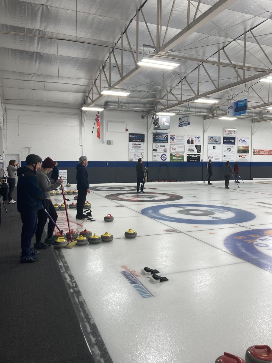 The Learn to Curl/Novice League Bonspiel ⁦<a href="/BrantCurling/">Brant Curling</a>⁩ did not disappoint tonight!  This is my favourite night of Curling each year!  #trycurling