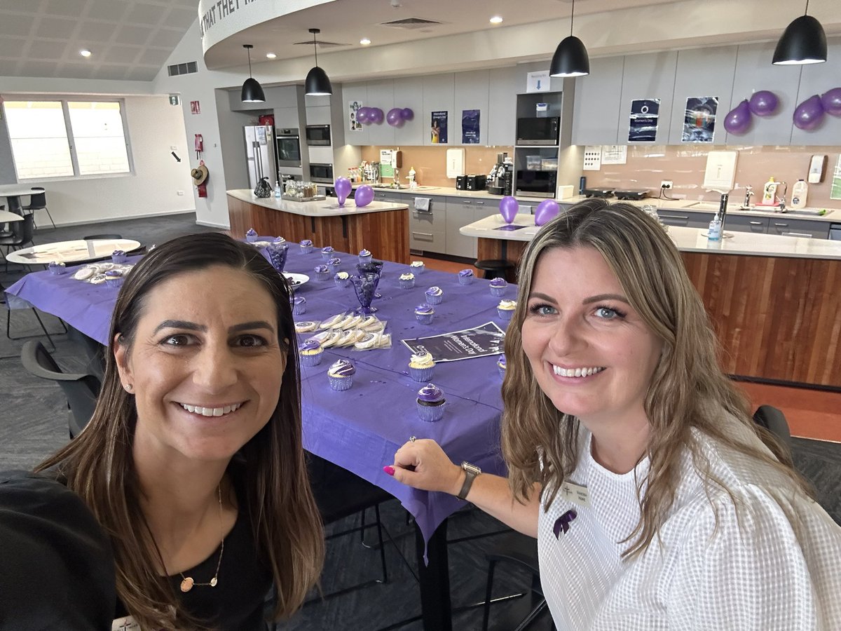 MrsDavini's tweet photo. 💜💜Happy International Women’s Day. Celebrating with staff and students today. Embracing Equity💜💜 #HCCEllenbrook https://t.co/zSNf4eebYC