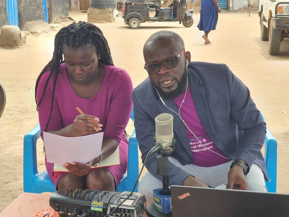 EyeRadioJuba's tweet photo. Eye Radio live from Gumbo - Sherikat celebrating the International Women’s Day. 

Emmanuel Joseph Akile and Baria Johnson speak to women on their livelihood and the role of women in decision making. 

Join the discussion on air at Eye Radio 98.6Fm. #embraceequity2023 #SSOT https://t.co/Vql9dN2Vd4
