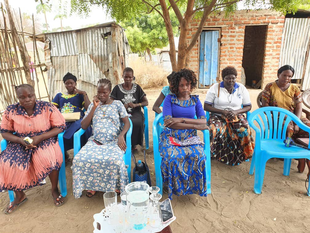 EyeRadioJuba's tweet photo. Eye Radio live from Gumbo - Sherikat celebrating the International Women’s Day. 

Emmanuel Joseph Akile and Baria Johnson speak to women on their livelihood and the role of women in decision making. 

Join the discussion on air at Eye Radio 98.6Fm. #embraceequity2023 #SSOT https://t.co/Vql9dN2Vd4