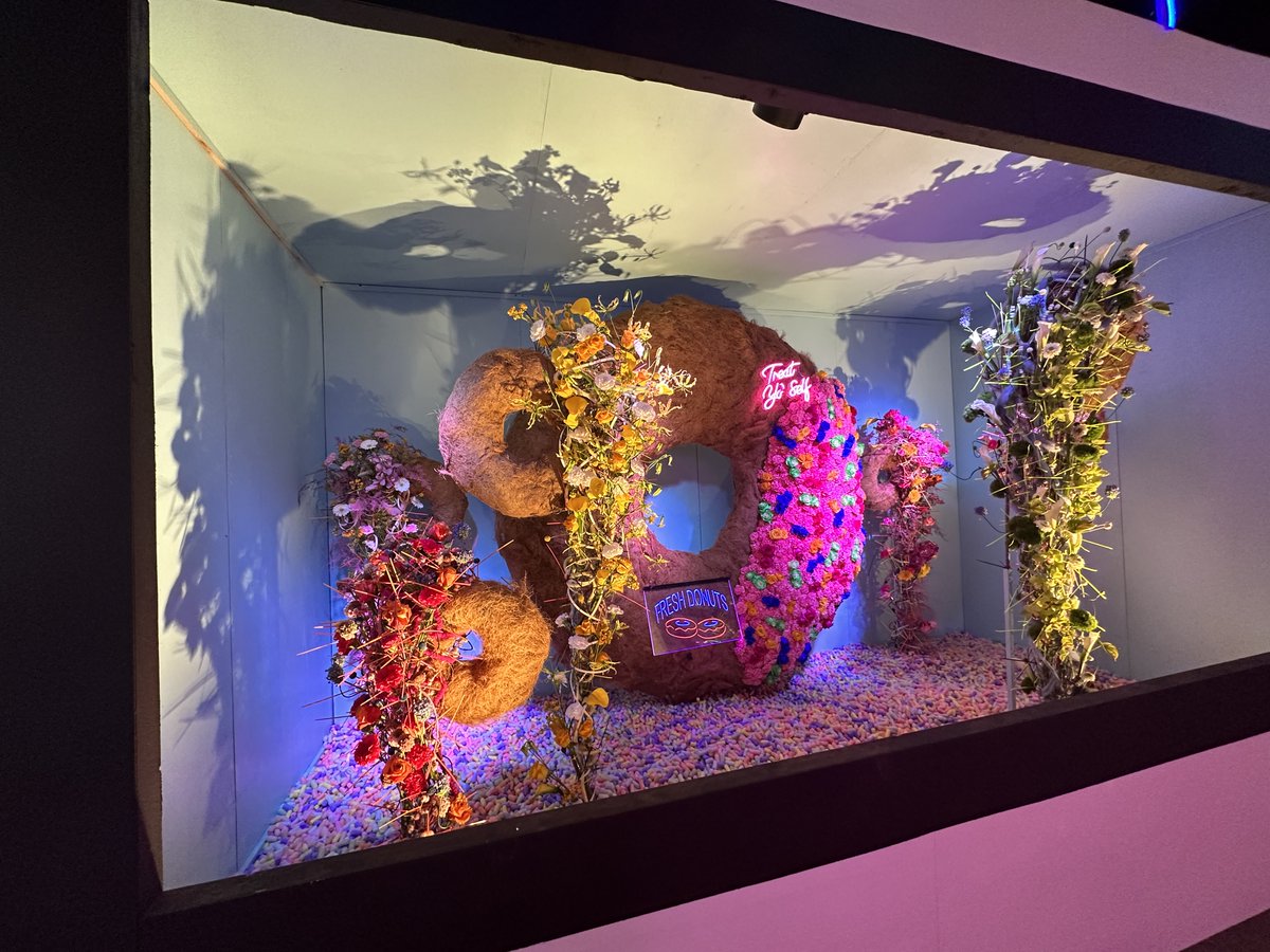 Exciting news! Oasis Floral products is proud to sponsor the stunning 'Entrance Garden' floral installation by @PHSgardening and the 'Eye Candy' exhibit by Schaffer Designs. The beauty and creativity on display are truly awe-inspiring.  #eventsponsorship #OasisFloralProducts