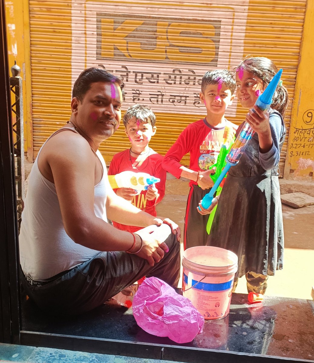 आप सभी मित्रों को होली की हार्दिक बधाई एवं शुभकामनाएं।🙏🌺🙏