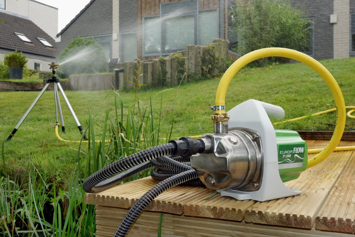 Welke pomp kun je wanneer gebruiken? Heb je een tuinpomp, dompelpomp of juist een hydrofoorgroep nodig? Antwoorden op deze vragen vind je hier: eurom.nl/blog/tuin-recr…

#tuinpomp #dompelpomp #hydrofoorgroep #bewatering