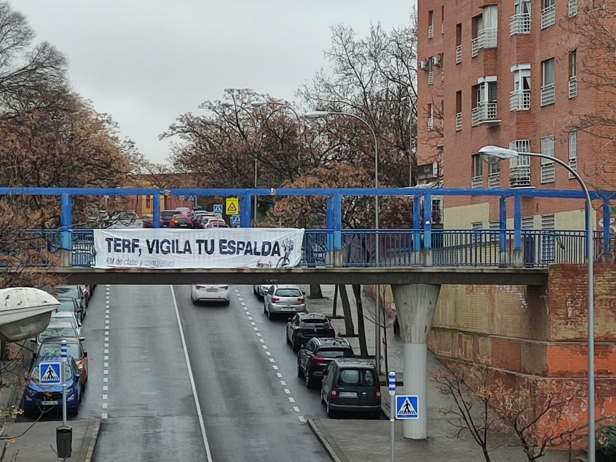 ContraBorrado's tweet photo. Esta pancarta ha aparecido en Vallekas. El trasgenerismo en acción. 
@policiademadrid 
@policia 

CC @elpais_fem  
@iescolar https://t.co/moYvhNj5Ye