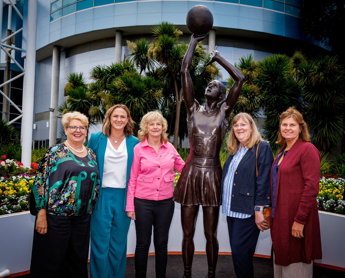 Today on IWD, we unveiled Sharelle McMahon’s statue in front of John Cain Arena. An amazing tribute to a superb athlete and incredible person. 
<a href="/netballvic/">Netball Victoria</a>