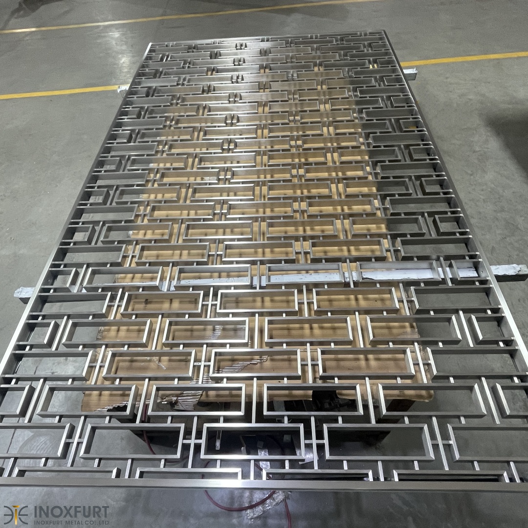 Gigi_Wonderful's tweet image. Stainless steel tube welding screen partition, surface brushed（hairline） process; spot welding treatment according to customer requirements, gaps will be formed at the welding port. 
Looking forward to the finished product.
inoxfurt-metal.com/Stainless-Stee…
#screenpartition  #steelscreen