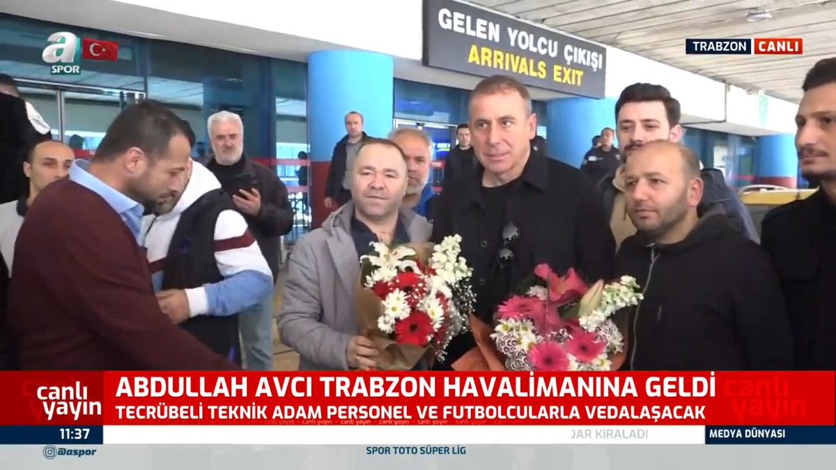 Abdullah Avcı, personel ve futbolcularla vedalaşmak için Trabzon'a geldi.