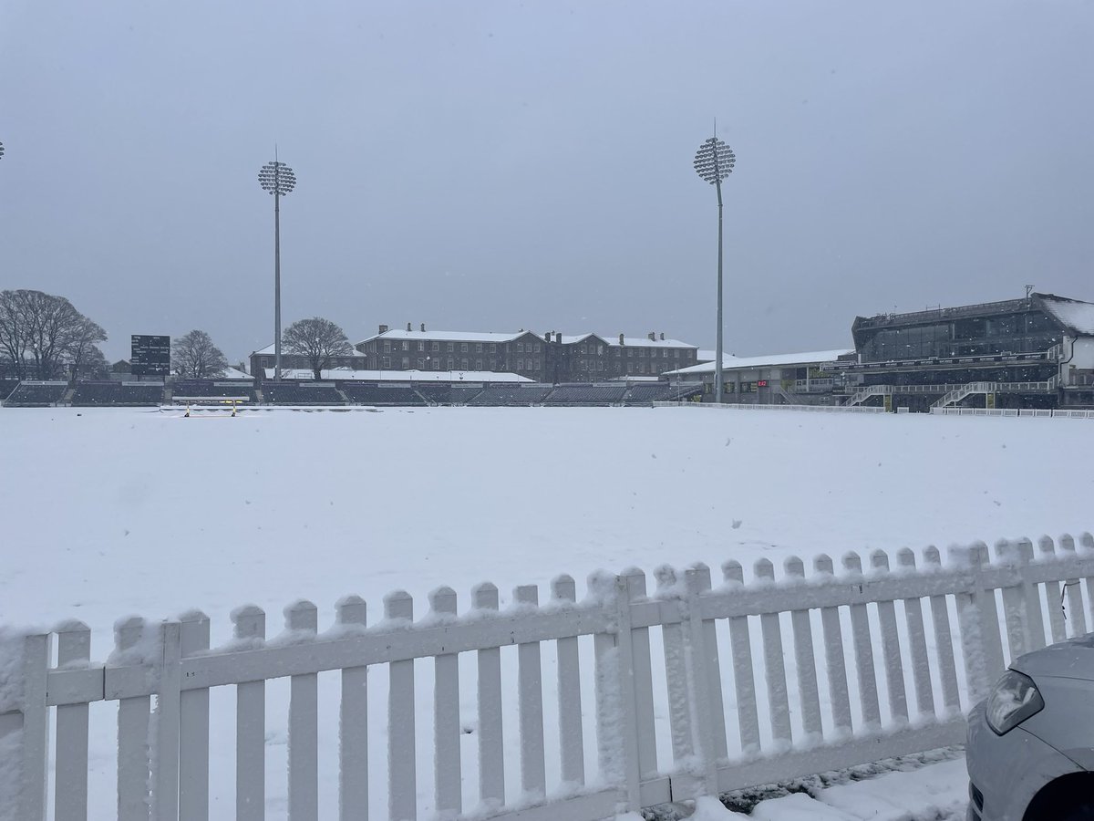 Laucp1985's tweet image. Happy #IWD2022 from a very snowy @Gloscricket This and everyday is all about you #WhoRunTheWorld 💪🏻