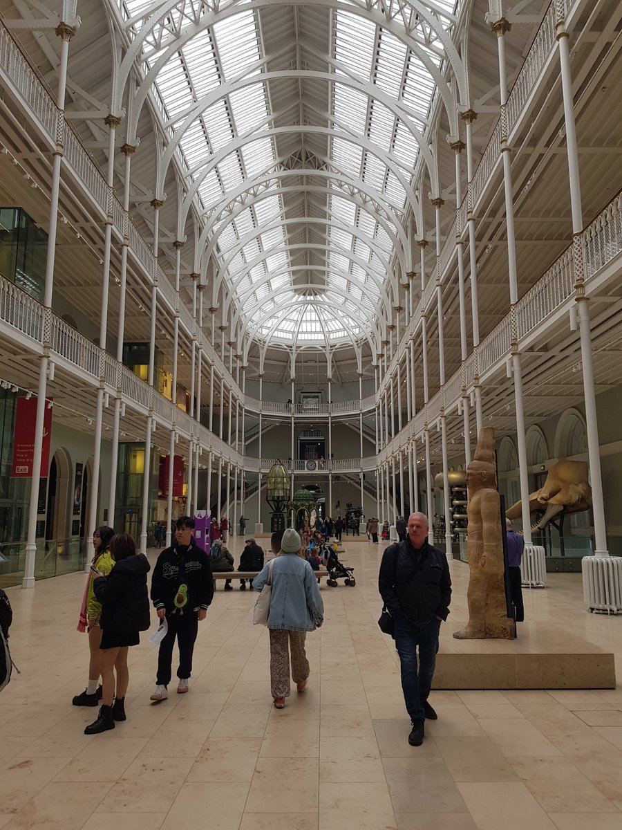 LargsExpArts's tweet image. After taking in the dizzying &amp;amp; extraordinary sights at Camera Obscura &amp;amp; World of Illusions, our field trip continued with a &apos;Time Traveller&apos; photoshoot around the Old Town &amp;amp; a visit to the National Museum of Scotland. Finished off with a good luck pat on Greyfriars Bobby&apos;s nose!