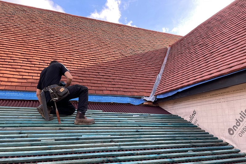 Onduline's waterproof low pitch roofing system probuildermag.co.uk/features/ondul… @ondulineUK #roofing #tradespeople