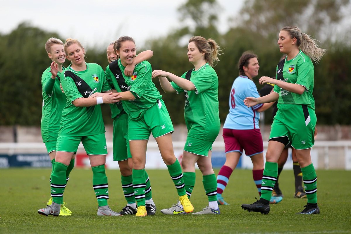 Happy #InternationalWomansDay to all our female players, volunteers and supporters. We thank you for all the hard work and dedication that you put into the your roles on and off the football pitch! 🙌🏻 #UpTheDabbers💚