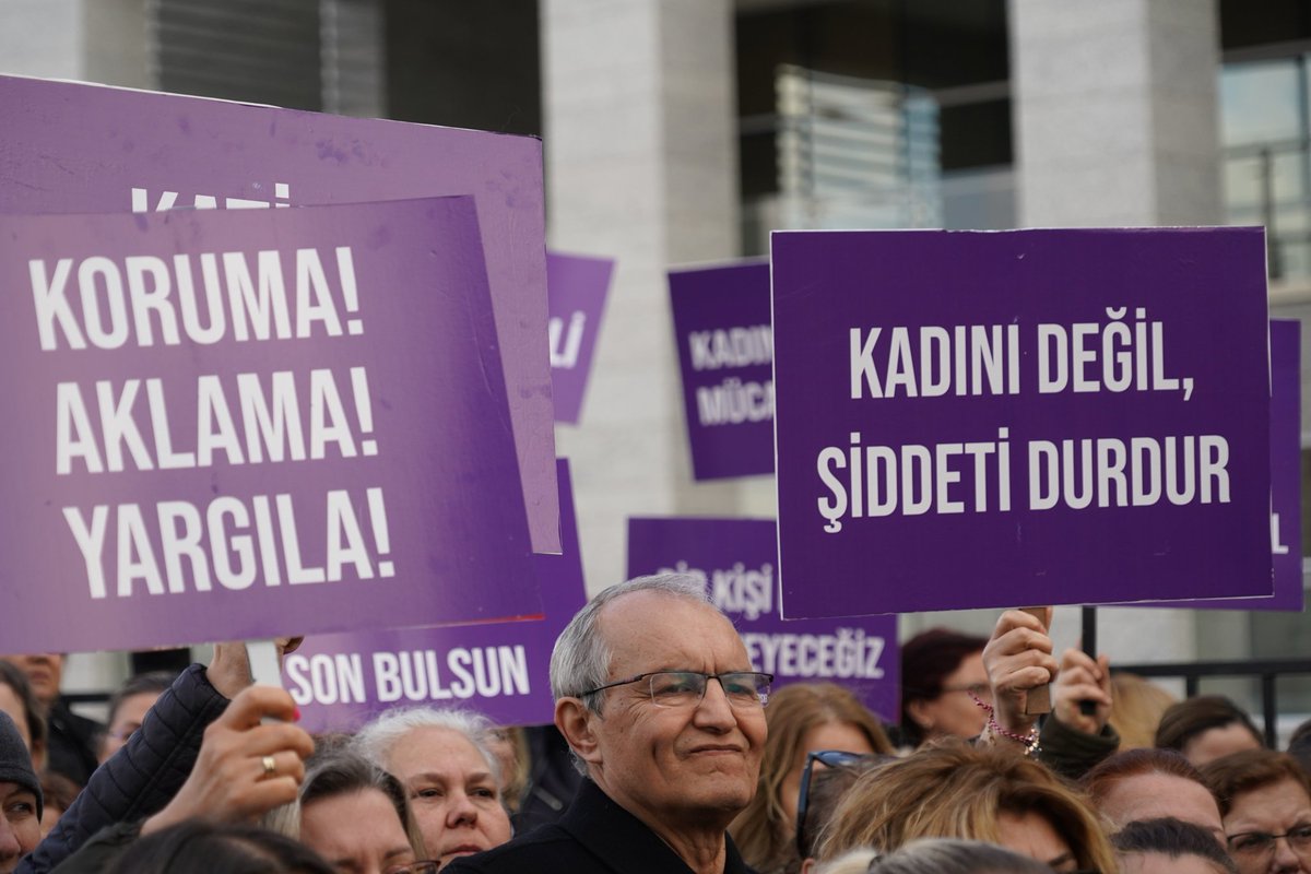 GerenliMurat's tweet photo. Bugün 8 Mart bizim için ayrı bir anlam kazandı. Bundan 2 yıl önce katledilen İlknur Gökay Tuncel arkadaşımızın katiline ağırlaştırılmış müebbet cezası verildi. Kadına şiddet sona erene, toplumsal cinsiyet eşitliği sağlanana kadar mücadelemizi bırakmayacağız. Yaşasın #8mart! https://t.co/whhB1g5WCY