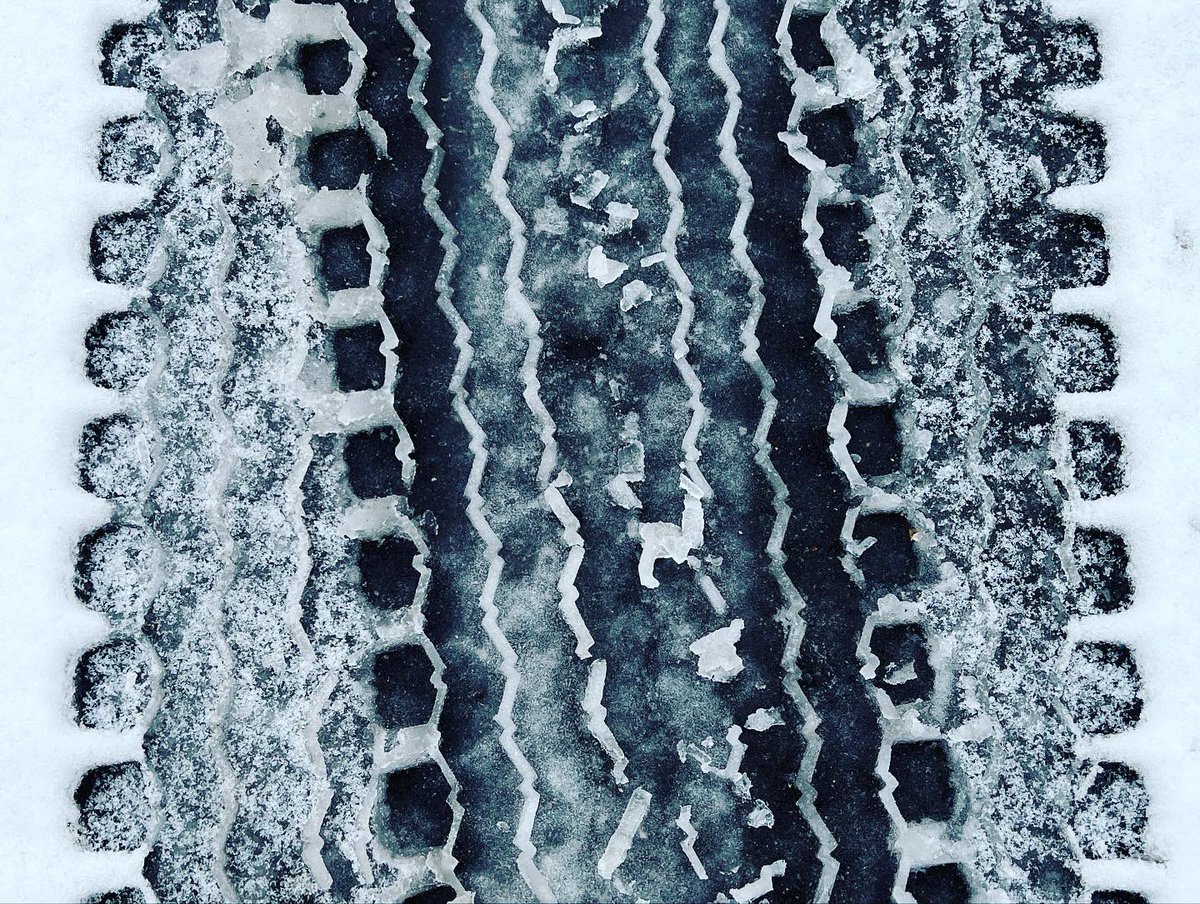 Martin Port (@martinport) on Twitter photo Finally, a snow day! Guess the tyres⊠đ<a href="/VintageTyre/">Vintage Tyres</a> #landrover #series2 #dailydriver Finally, a snow day! Guess the tyres⊠đ<a href="/VintageTyre/">Vintage Tyres</a> #landrover #series2 #dailydriver