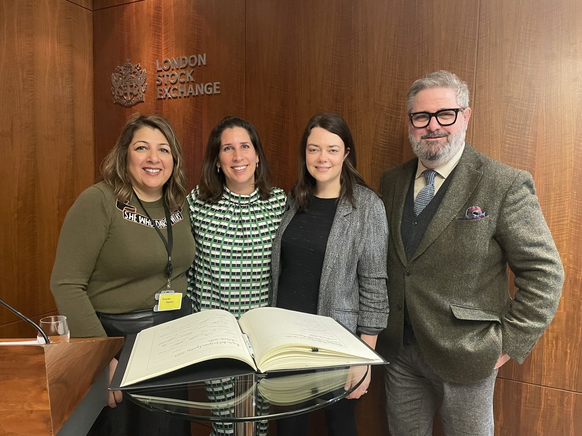 UK steer co @pavitacooper @LizDimmock @steffanrhys1 & @LWhitcombe83 signing the book at @LSEGplc on #IWD2023 after #RingTheBell for #genderequity #EmbraceEquity