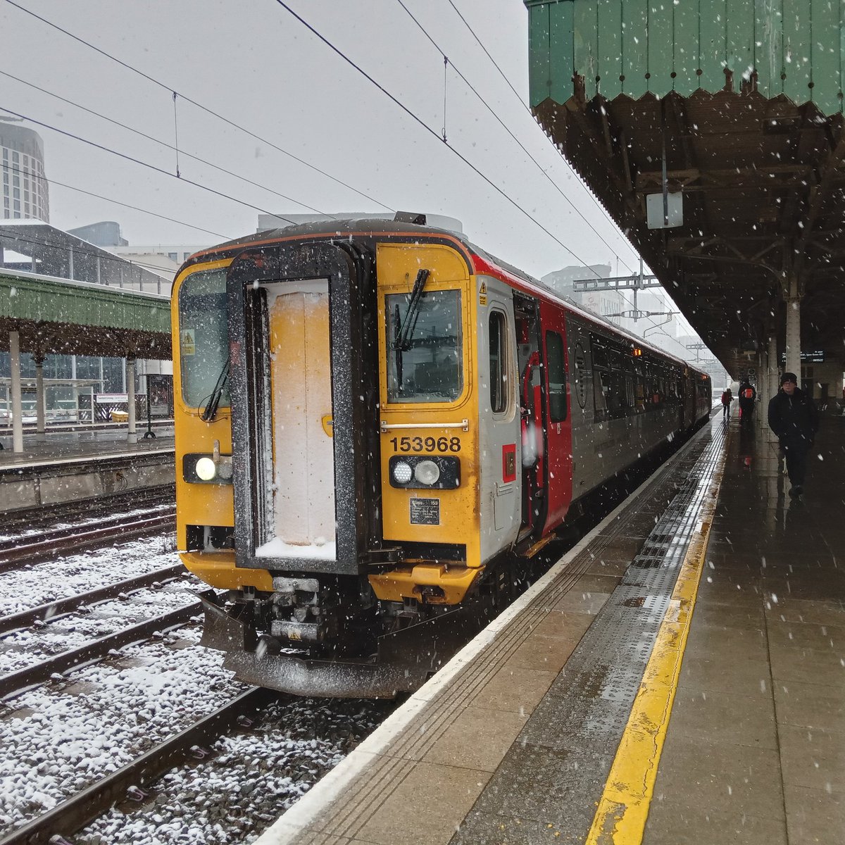 NotYOLOSmh's tweet image. Few pics taken in todays snow 

Hope you like them @tfwrail and @GWRHelp 😁

#Class153 #Class158 #Class231 #Class43