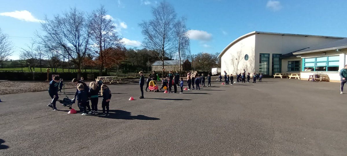 Beautiful morning spent with the P1 classes from St Joseph’s, Madden, Drumhillery Primary School and St John’s PS, Middletown enjoying some outdoor play. Thanks for having me! #shareyourstory @Leargas @Ed_Authority @SEUPB @CASEshared #knowyourstory