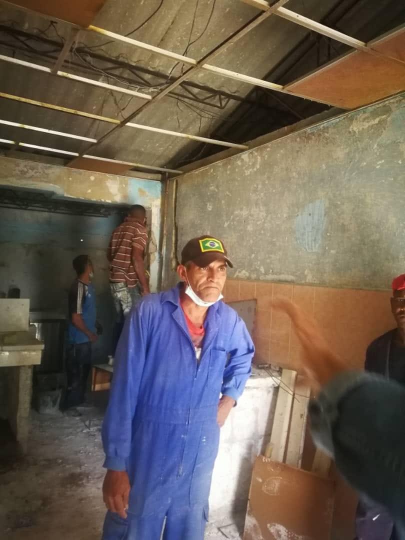 La Dirección Municipal de Salud de Bayamo enfrascada avanza en el mejoramiento de las condiciones en nuestro Hogares Materno, en las imágenes se ejecuta la reparación del comedor del Hogar Materno Mariana Grajales.
#DPSGranma 
#DPSGranma 
#MejorEsPosible