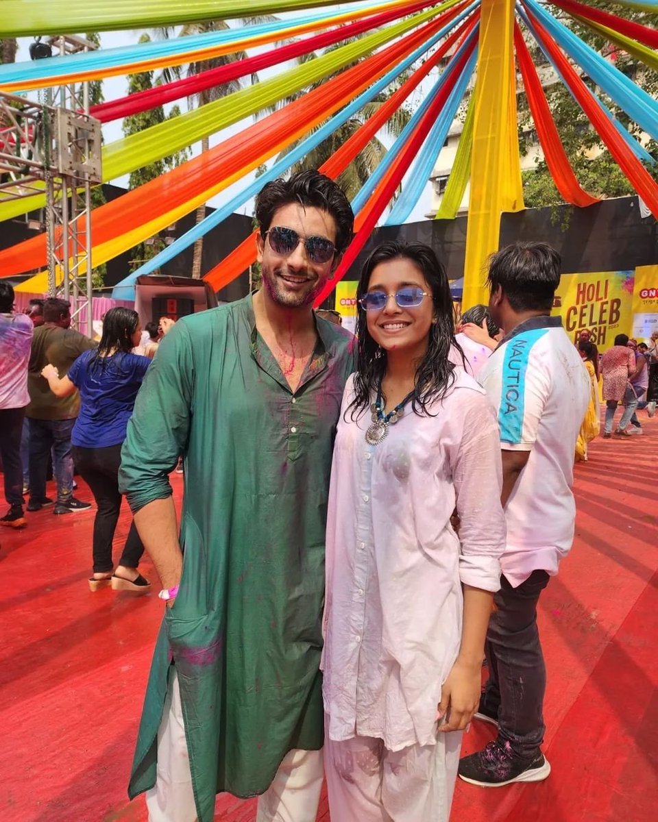 FilmyGupshups's tweet photo. BFF actor Sumbul Touqeer Khan and Fahman Khan had a blast this Holi.❤
Living life in full color. 🎨

#SumbulTouqeerKhan #FahmanKhan #SuMaan #UlkaGupta #Holi2023 #HappyHoli https://t.co/58vNV7a1mn