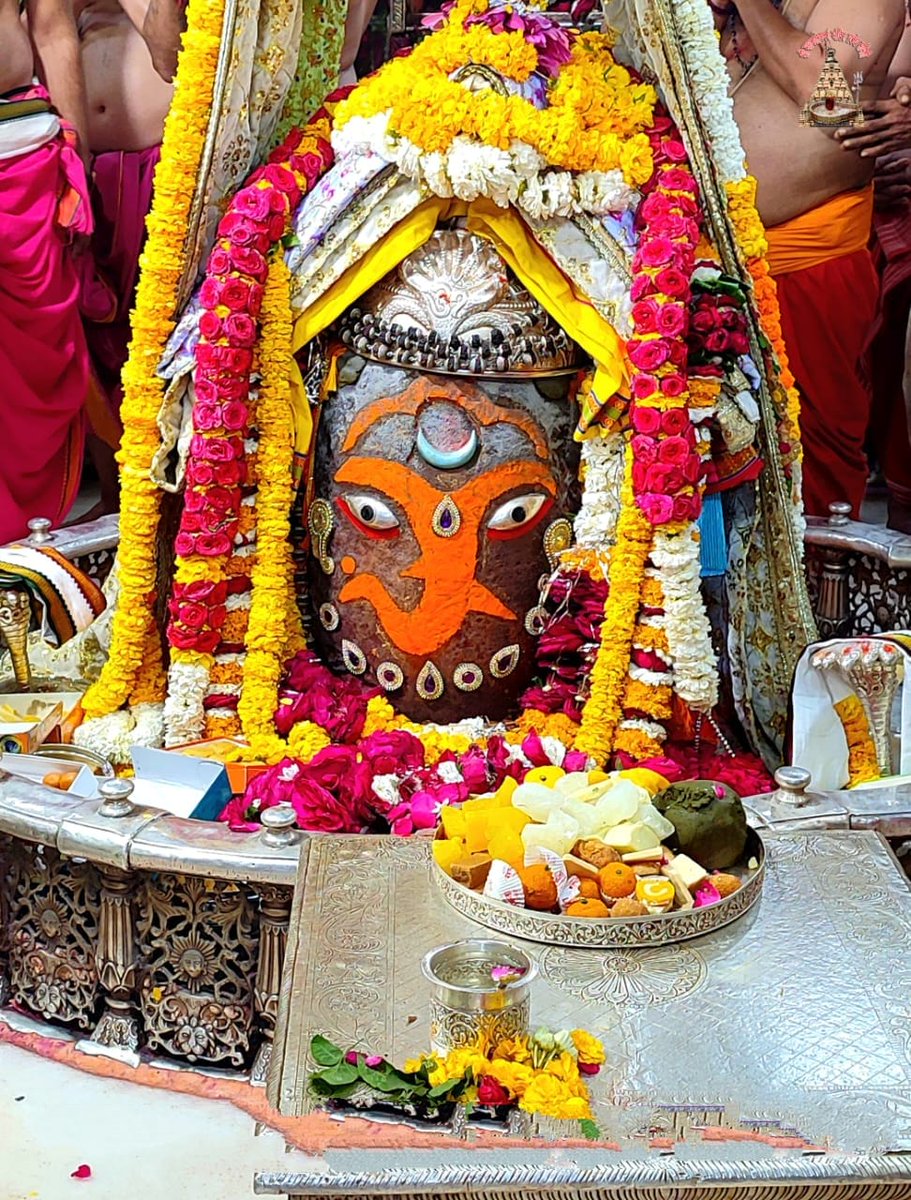 GoyalRajsingh's tweet photo. #🙏🌹 जय श्री महाकाल 🌹🙏
श्री महाकालेश्वर ज्योतिर्लिंग जी का भस्म श्रंगार आरती दर्शन 
8 मार्च 2023 (बुधवार )*
ll🌿सत सृष्टि तांडव रचयिता💐
🌹नटराज राज नमो नम🌸ll
ll🌞हे आद्य गुरु शंकर पिता 🌺
🐍नटराज राज नमो नमः...🐂ll
#mahakal_daily_darshan https://t.co/Y72vAlu0Ti