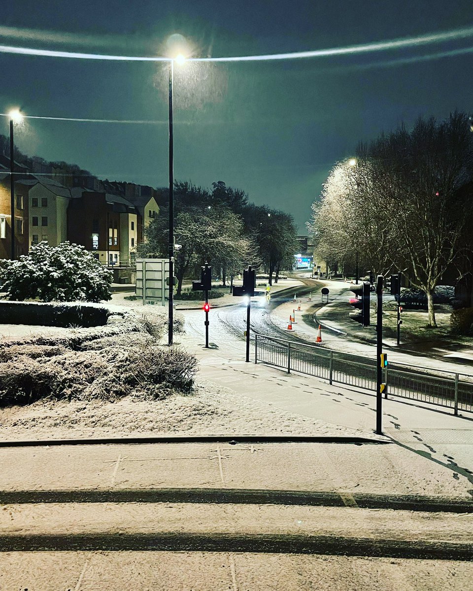 Yaaaay #Bristol has some #snow - better late than never! 😍😍😍 - @bbcbristol @bbcbristol @bristollifemag @whatsinbristol @whatsonbristol @thebristolmag @bristolworlduk @bristol247 @bristolcouncil