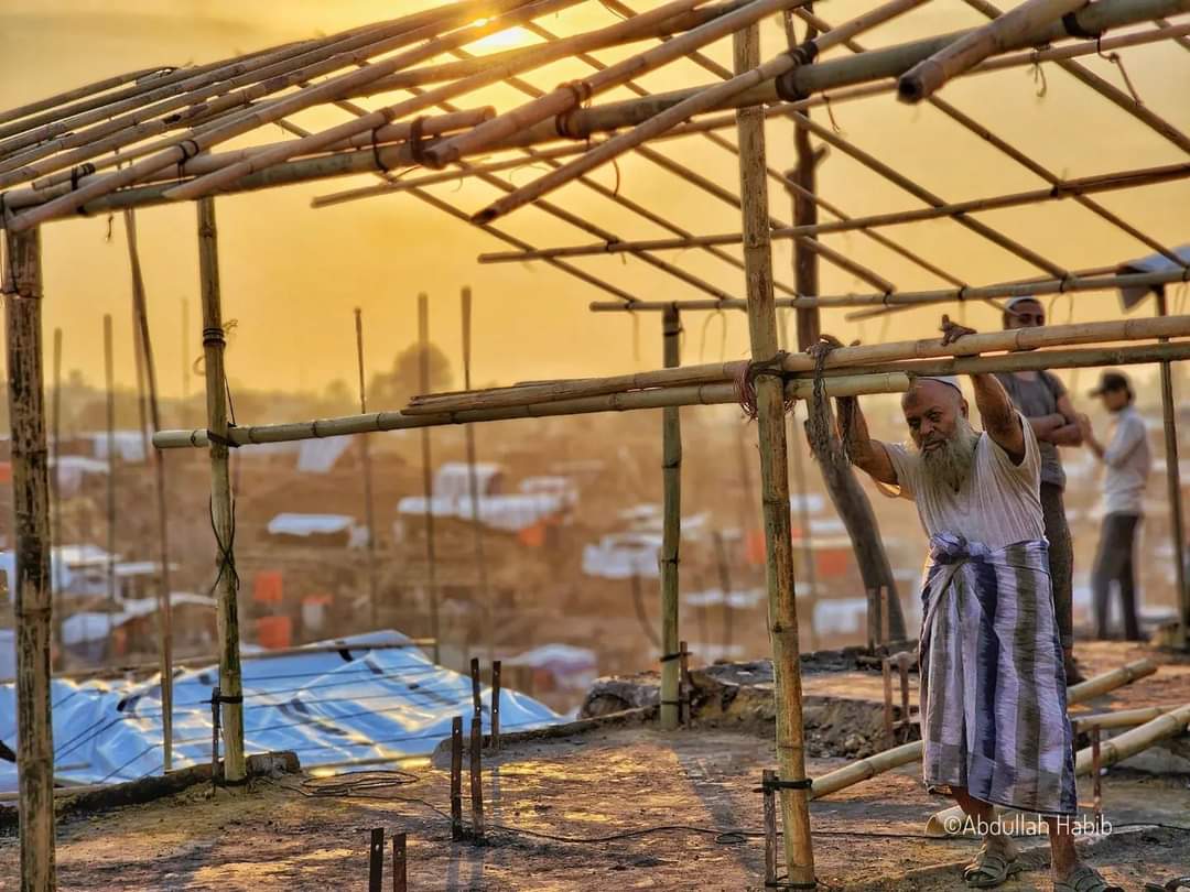 Shelters are being rebuilt by the #Rohingya themselves. After 3 days of massive fire, finally fire victims could have a roof over their head.

#rohingyarefugees #shelter #rebuilding #massivefire #displaced #refugeelife #rohingyastory 

Credit: @Abdulla_AH7