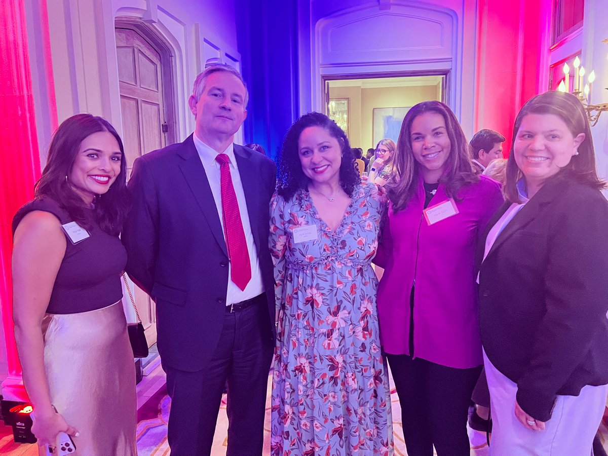 Such a pleasure meeting the New French Ambassador to the U.S., Laurent Bili tonight @ the @theglobalwin reception  w/ @meagancfoster mrd_sylla💜 #WomeninInnovation #Tech #Global