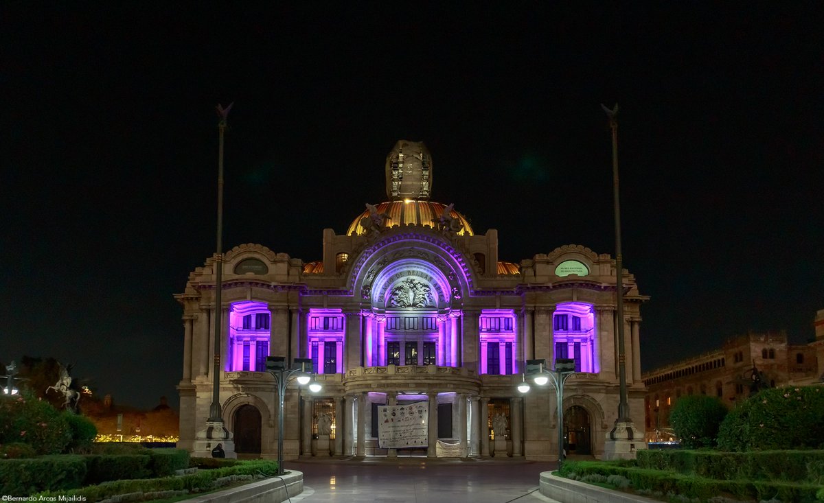 PalacioOficial's tweet image. #BuenasNoches

El @PalacioOficial se iluminará de color morado, desde esta noche y hasta el 15 de marzo, en conmemoración del #DíaInternacionalDeLasMujeres 

#QueVivanLasMujeres
#8M2023