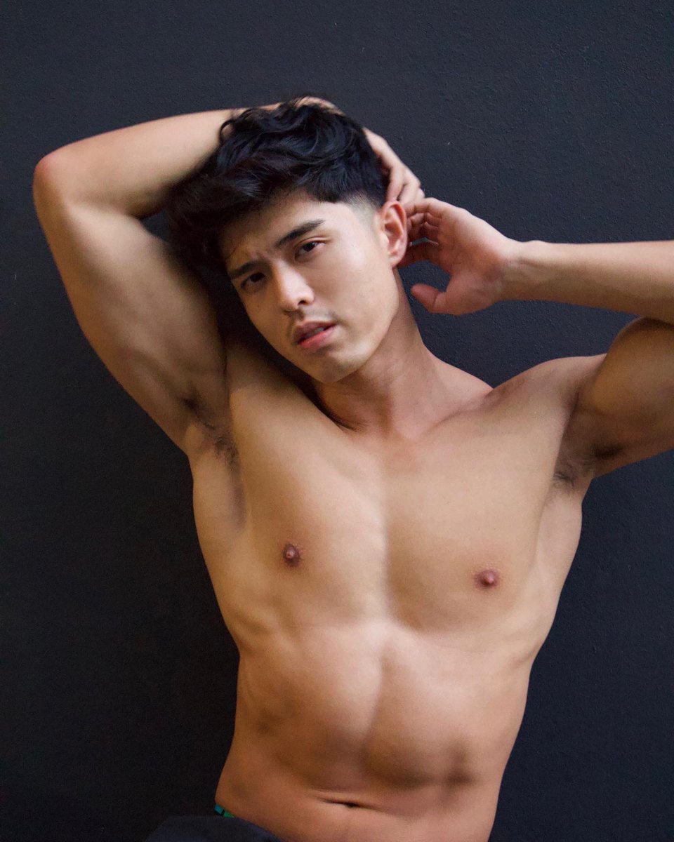 More armpit porn 👀