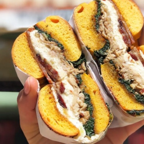 Gotham Bagel is known for its sandwiches. Look at that texture! Find out more about this famous place here: justeatup.com/restaurant-rev…

Address: 520 S Plymouth Ct, Chicago, IL 60605

#chicagofood #restaurants #visitchicago #chicago