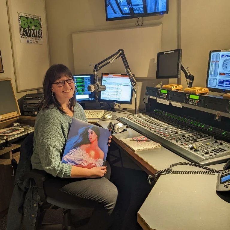 RadioKvmr's tweet photo. ☁️⛈️🌨️KVMR DJs braving the elements to bring you LIVE music shows.
Tune in TUESDAY, MARCH 7th from 10pm-MIDNIGHT for Undertow with Suzanne Calkins.
Suzanne pays homage to her #KVMRx days with a set that highlights mostly new indie rock, garage rock, and post punk releases. https://t.co/tYhNJMAx7u