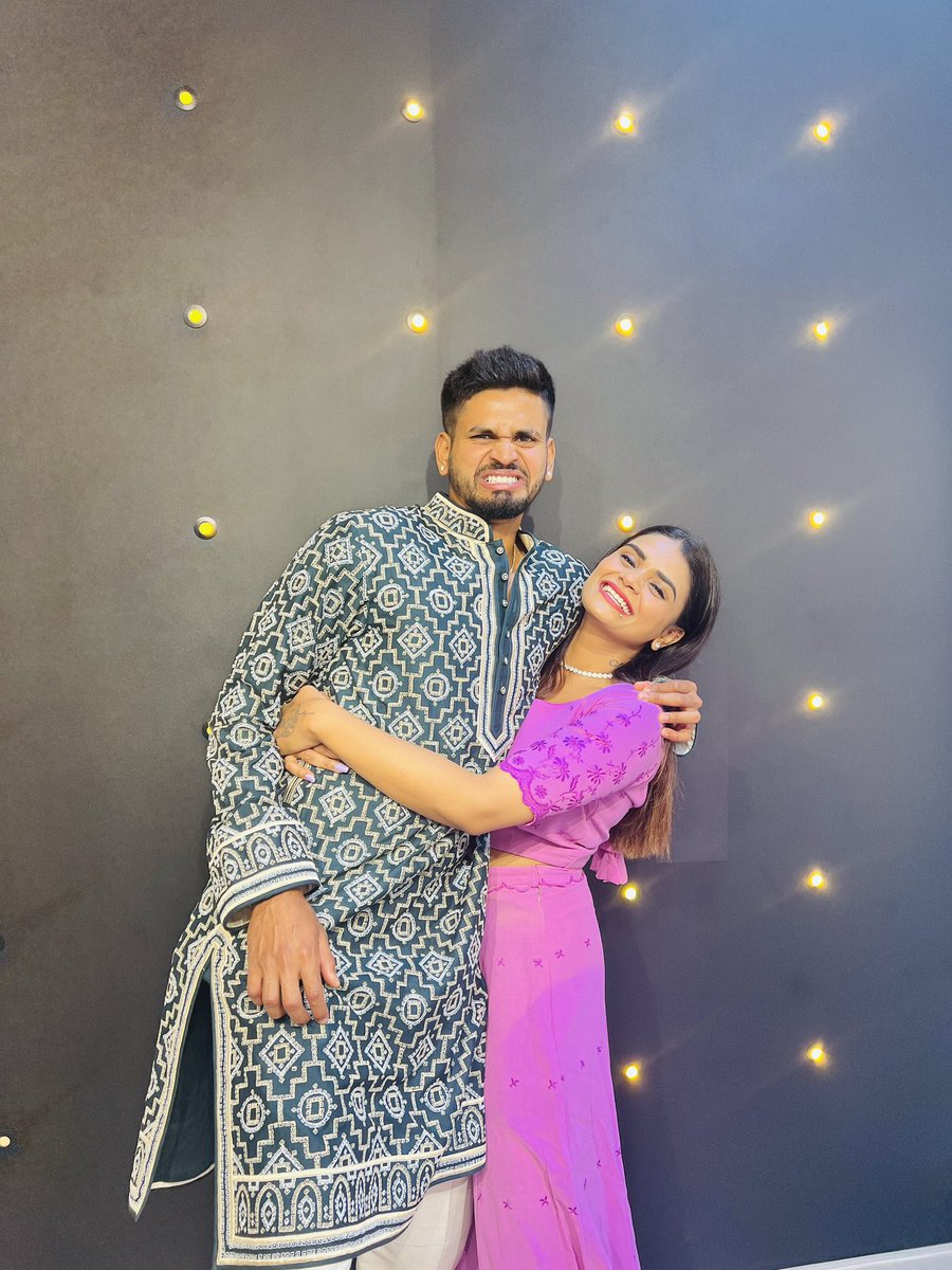 ShreyasIyer15's tweet photo. To the women that inspire me everyday, happy women’s day🫡❤️ https://t.co/OoesLBI2Fn