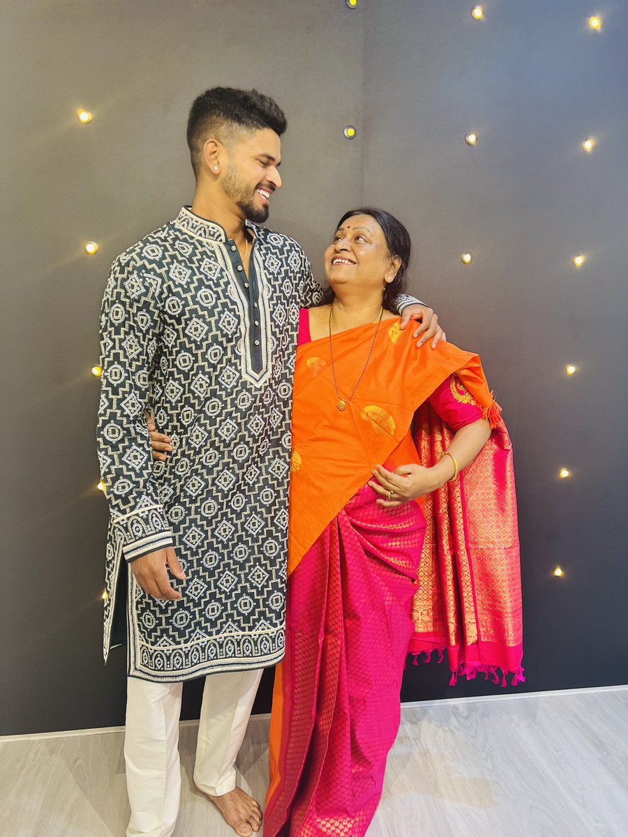 ShreyasIyer15's tweet photo. To the women that inspire me everyday, happy women’s day🫡❤️ https://t.co/OoesLBI2Fn