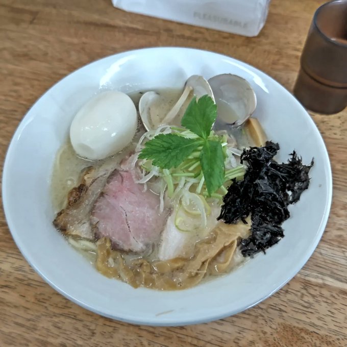 仕事で加須まで来たのでラーメン大好き小泉さんにも載ってた心羽さんの貝塩ラーメンいただきました😊佐野で食べた貝出汁ラーメン