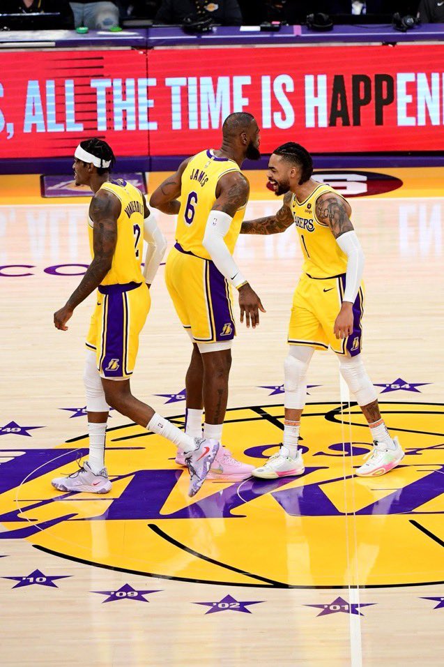 O Los Angeles Lakers entrou no Play-In sem LeBron James e D’Angelo Russell. 

É oficial, estou muito iludido.