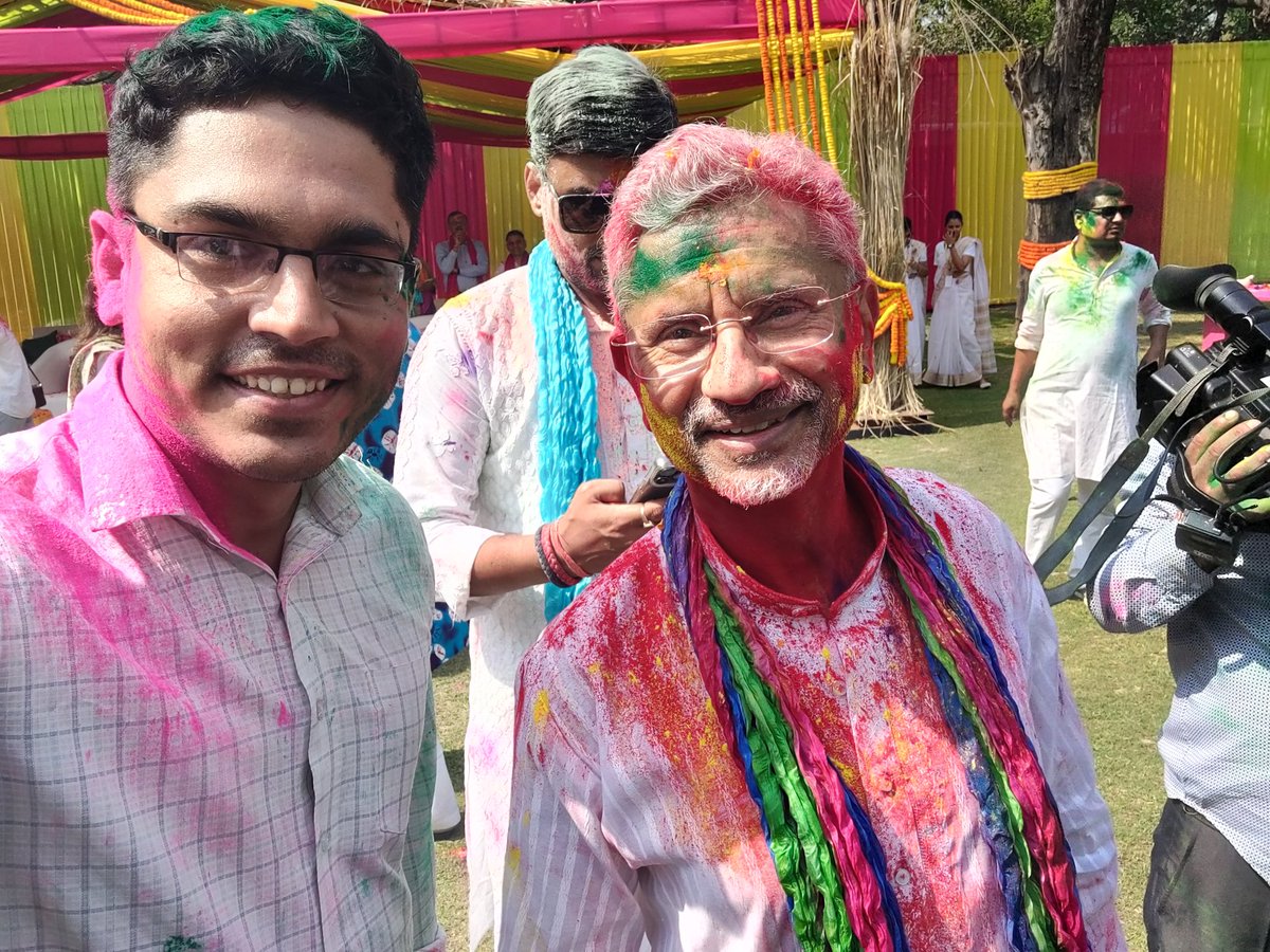 Holi Selfie with EAM Jaishankar. Told me, 'you will remember this one.. I normally don't look like this'