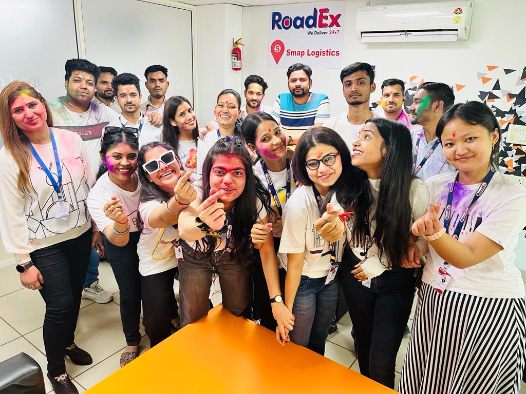 RoadexLogistics's tweet photo. Wishing you and your family a joyous Holi, filled with love and laughter. May the colorful festival of Holi bring good luck and prosperity to your life. Happy Holi 2023 and have fun! May God paint your life with the most beautiful colors! Wishing you a very colorful Holi! https://t.co/UatD2CN413