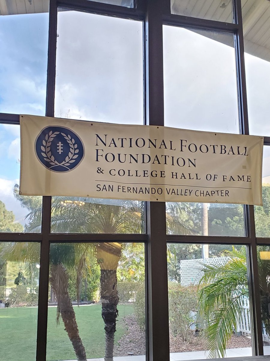 NFFNetwork's tweet image. How a scholar athlete banquet was resurrected after pandemic

Thanks @latsondheimer of LA Times for capturing the story as the NFF San Fernando Valley Chapter (@NFF_SFV) recognized 35 scholar-athletes &amp;amp; @cfbhall inductee Anthony Davis addressed the crowd

latimes.com/sports/highsch…