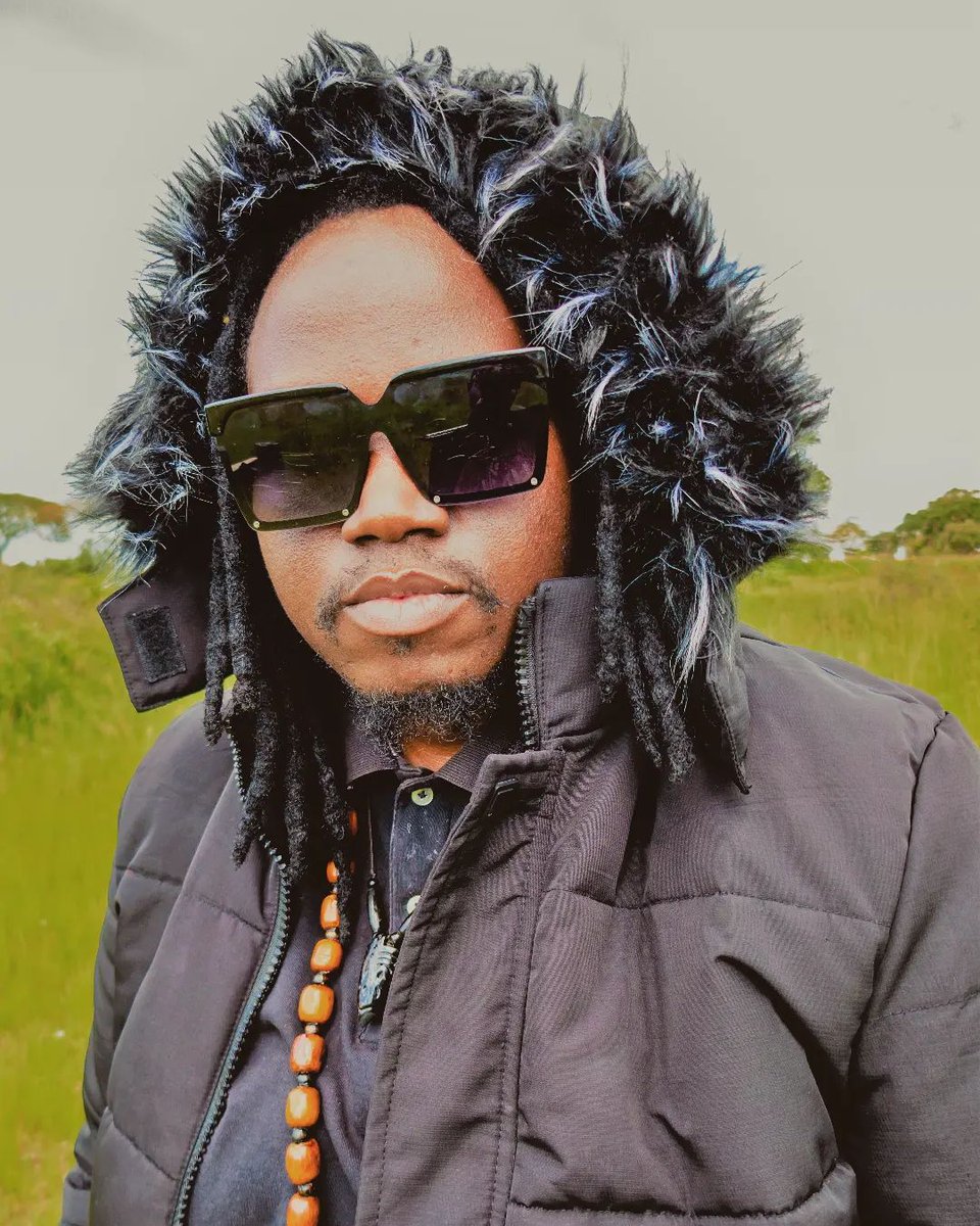Afro Wav (@afrowav) on Twitter photo 'Music was my refuge. I could crawl into the space between the notes and curl my back to loneliness'.
Maya Angelou
Pre-order Emotions 2 on <a href="/traxsource/">Traxsource</a>
Label: <a href="/SeresProducoes/">Seres Produções</a>
traxsource.com/title/1975703/…
#housemusic #dj #music #techno #deephouse #techhouse #house #electronicmusic #edm 'Music was my refuge. I could crawl into the space between the notes and curl my back to loneliness'.
Maya Angelou
Pre-order Emotions 2 on <a href="/traxsource/">Traxsource</a>
Label: <a href="/SeresProducoes/">Seres Produções</a>
traxsource.com/title/1975703/…
#housemusic #dj #music #techno #deephouse #techhouse #house #electronicmusic #edm