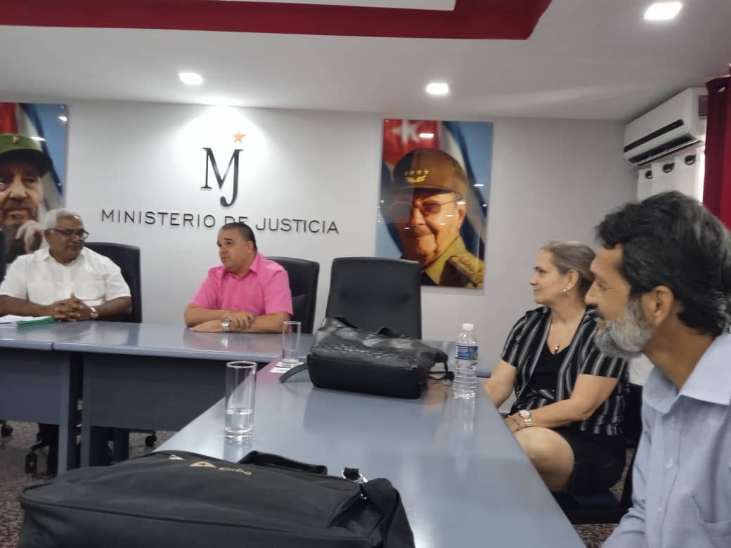Oscar_CubaTSP's tweet photo. Recibimos a los 8 estudiantes de 4to año de Derecho que se vinculan laboralmente en @CubaMinjus. Nos acompañaron Andry Matilla, Decano @DERECHOUH, @KarlaVegaGlez, @Niurka12379895, @RosyCubaMINJUS, @PilarCubaMinjus, @olguitaperez64, @Yalietpr y otros directivos. Qué alegría!!! https://t.co/vueOOBYSpO
