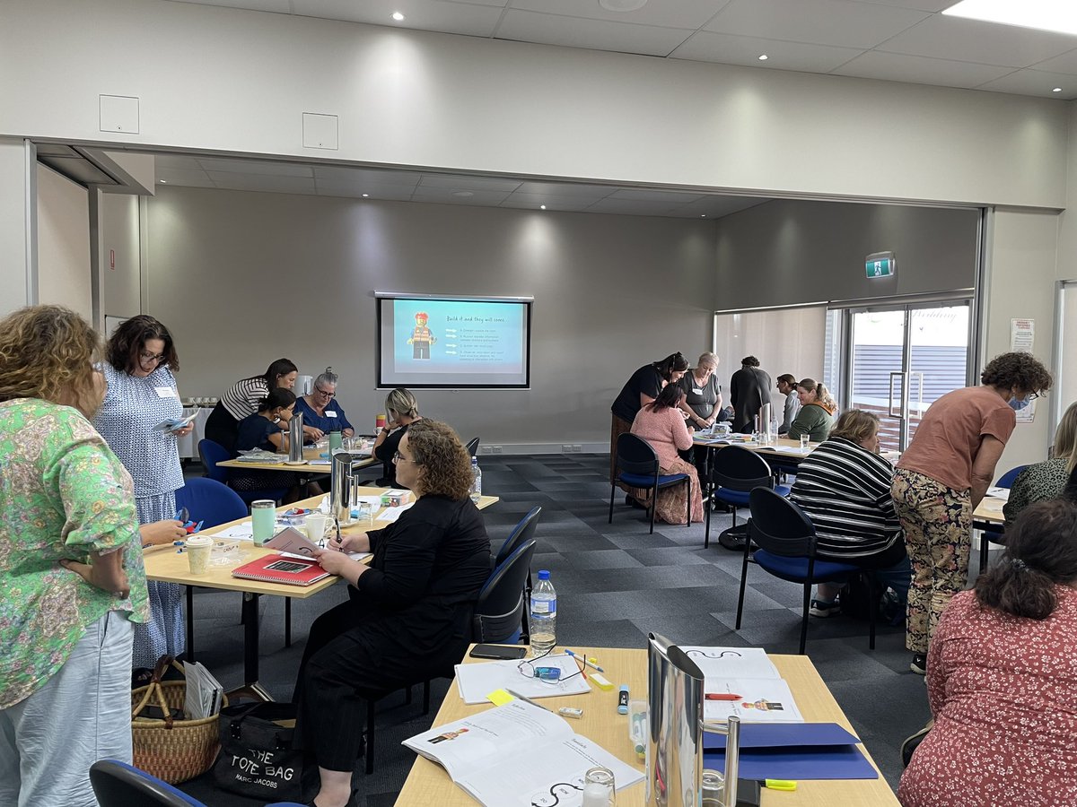 A privilege to be working with Emerging and Team Leaders in Albany. Loving their enthusiasm and energy! @institute_news @educationlisa #LeadershipMatters #middleleaders