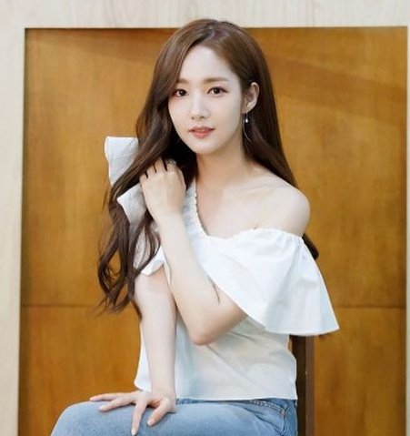 RealitaRrr's tweet photo. Yang pd komen #Nainwoo kurang dingin kurang cool kalian sabar aj dulu.
#GoKyungPyo yang lawak aja bisa suamiable di #LoveInContract
aku sih selalu yakin sm #ParkMinYoung yang selalu bisa buat penonton jatuh hati sama si actor pasangannya. pertanyaannya pmy jd ngambil drama ini? https://t.co/7WrdoqzMzZ