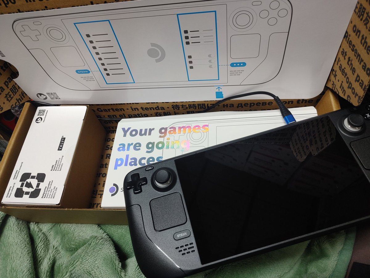 uma_style's tweet photo. 暇過ぎるのでもう帰った💦
蒸気甲板が来たのでX壱再生機と比較してみた。
#steamdeck #XOneplayer https://t.co/CVzN8QHrfr