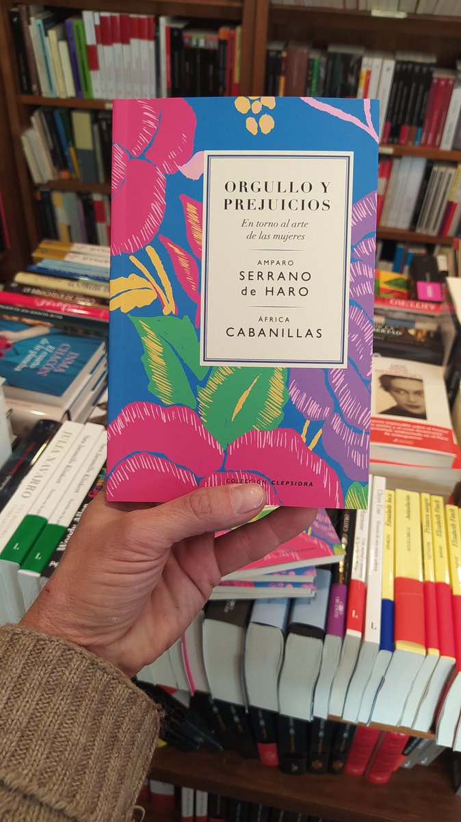 Os recordamos que esta tarde a las 20.30 presentamos "Orgullo y prejuicios" con Amparo Serrano de Haro, África Cabanillas y Magdalena Illán <a href="/TresHermanasLib/">Tres Hermanas Libros</a> #DiaDeLaMujer #Sevilla