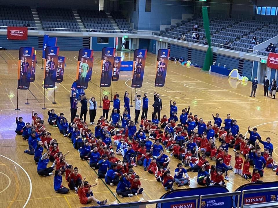 TeamAdp2021's tweet photo. #ForAllCapabilities フェスティバル
3月4日船橋アリーナで行われたフェスティバルには100名以上の多様なお子さまが集合👏✨
#チームアダプテーション は主に #視覚障がい のあるお子さまのインクルージョン担当として、36名のお子さまと #リスペクト #チームワーク を学ぶ活動に取り組みました🤝⚽️ https://t.co/G6bx0j9x8Z