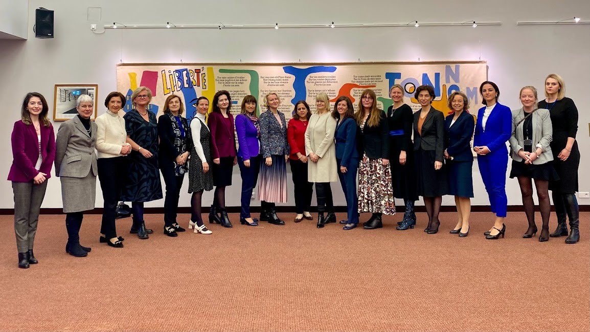 Celebrating #InternationalWomensDay with these distinguished, inspiring & strong female colleagues at @coe, thanks to @USAStrasbourg.

We must redouble our efforts to prevent and combat #sexism & #genderstereotypes which remain serious obstacles to achieving real #genderequality!
