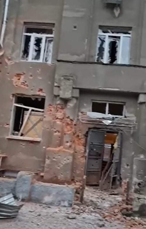 OlgaK2013's tweet photo. Famous "Slovo" Building in frontline #Kharkiv, March 7, 2022. Built in 1929 to house the generation of Ukrainian artists of the #ExecutedRenaissance such as Kurbas, Kulish and Yohansen, most of its residents arrested and executed in 1937. Now the building got executed by russia https://t.co/sMiqdyCbt9
