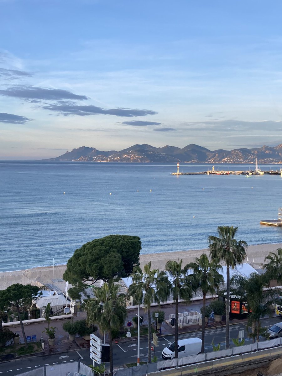 Gm ! What a lovey view full of inspiration for Al the artist out there !