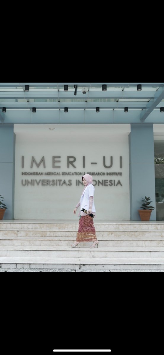 Amaliagp's tweet photo. Aku sehat sehat saja, lg hidup slow paced internsip di daerah walaupun sulit namun fun!! Aku udh lulus lohh ya Allah capek abis ya kuliahh lama buangettt!!🤣🤣 but i do enjoy everything walaupun sulit kenangannya berharga sekali pas kuliah🥰🥰 https://t.co/CBotyA4EaT