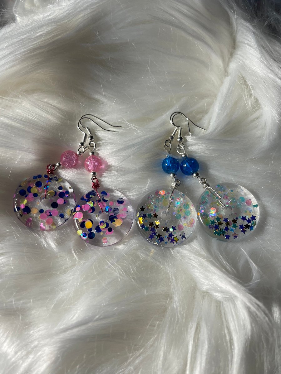 UrBeautifiers's tweet photo. Excited to share the latest addition 2 pairs Donut Earrings, Glitter Earrings, Resin Donut Earrings, Resin Art, Earring Set, Women Fashion Jewelry, Jewelry for Ladies, Jewelry https://t.co/AS6Vkf8Axl #pink #donutring #blue #women #no #glass #earwire #https://www.etsy.c https://t.co/p8Gj8HuZ1X