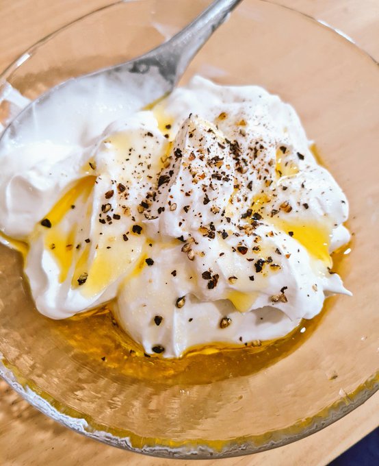 オリーブオイルと塩と黒胡椒かけたらほぼクリームチーズ パンに合いそう 